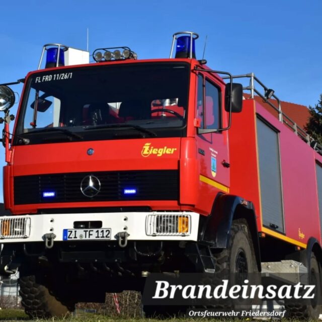 Einsatz – Nr. 14
13.10.2025 um 15.11 Uhr
Ortslage: Friedersdorf
B1 – Brand PKW

Wir wurden aufgrund eines brennenden PKW alarmiert. Vor Ort bestätigte sich die Lage. Mitarbeiter der Firma "Richter Baubedarf" führten die Brandbekämpfung mit zwei Pulverlöschern durch. Unsere Aufgaben bestanden in der Sicherung der Einsatzstelle, der Restablöschung mit der Schnellangriffseinrichtung sowie der Nachkontrolle mittels Wärmebildkamera.
Aus unserer Wehr standen 13 Kameradinnen und Kameraden zur Verfügung.

*Unterstütze auch Du Deine örtliche Feuerwehr! 🚒

Im Einsatz waren:
Ortsfeuerwehr Friedersdorf 
Ortsfeuerwehr Neusalza-Spremberg

#rettenlöschenbergenschützen 
#feuerwehr #brandeinsatz #ehrenamt