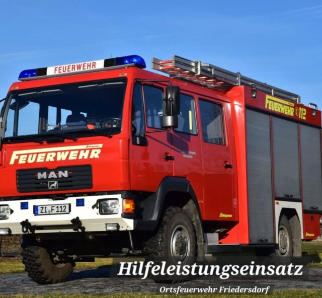 Einsatz - Nr. 17
26.11.2025 um 05.55 Uhr
Ortslage: Friedersdorf 
H1 - VKU PKW

Wir wurden zu einem Verkehrsunfall mit drei PKWs alarmiert. Vor Ort bestätigte sich die Lage. Es wurde niemand verletzt. 
18 Einsatzkräfte standen uns zur Verfügung. 

*Unterstütze auch Du Deine örtliche Feuerwehr! 🚒

Im Einsatz waren:
Ortsfeuerwehr Friedersdorf 
Polizei

#rettenlöschenbergenschützen 
#feuerwehr ##ehrenamt #friedersdorf